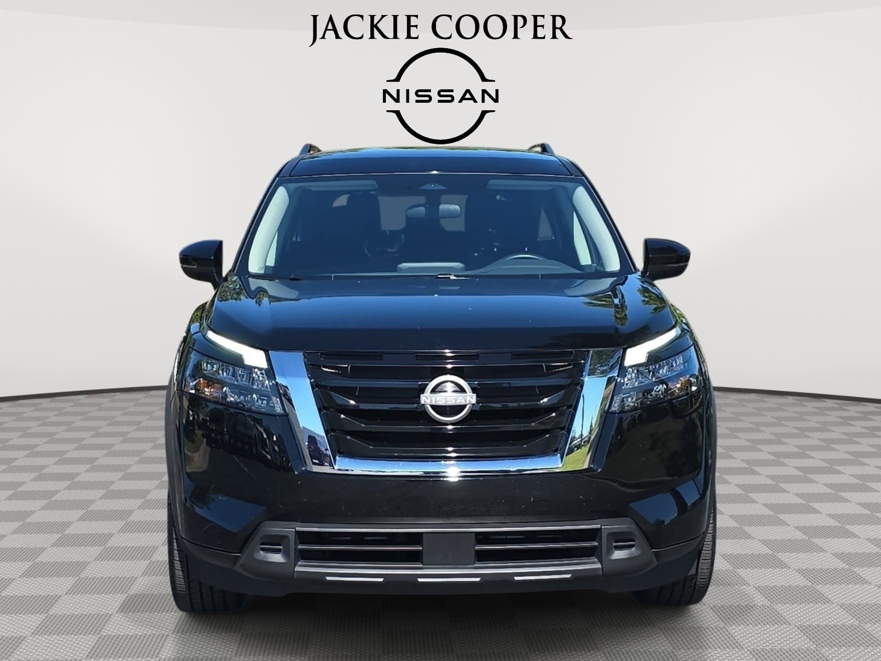 Used 2025 Nissan Pathfinder SV FWD image 2