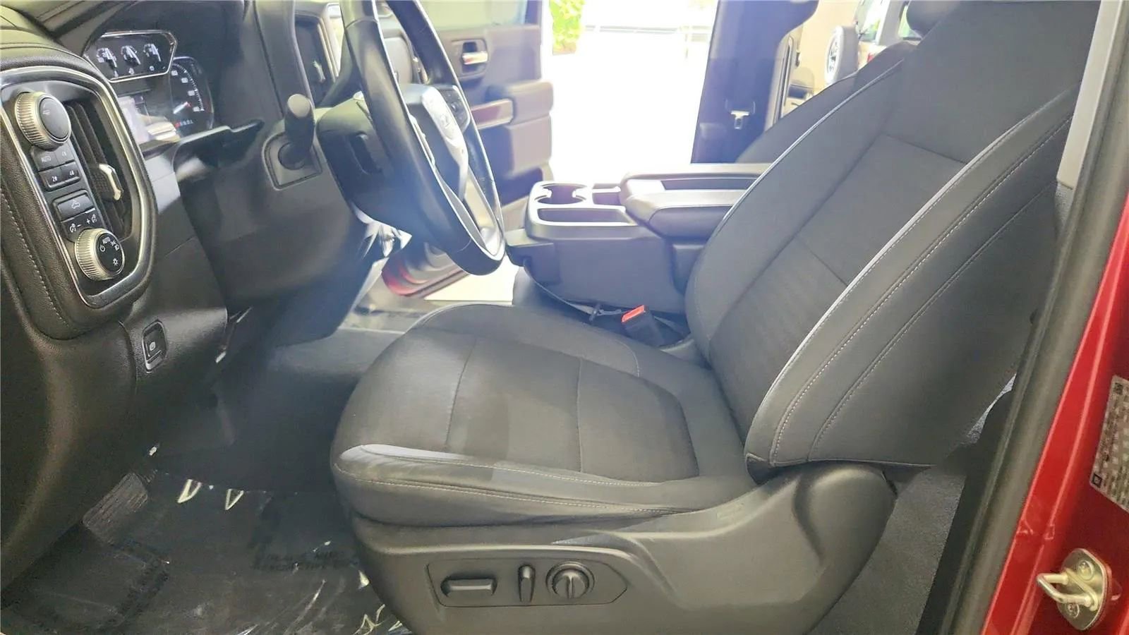 Used 2019 GMC Sierra 1500 SLE w/ X31 Off-Road Package AWD/4WD image 23