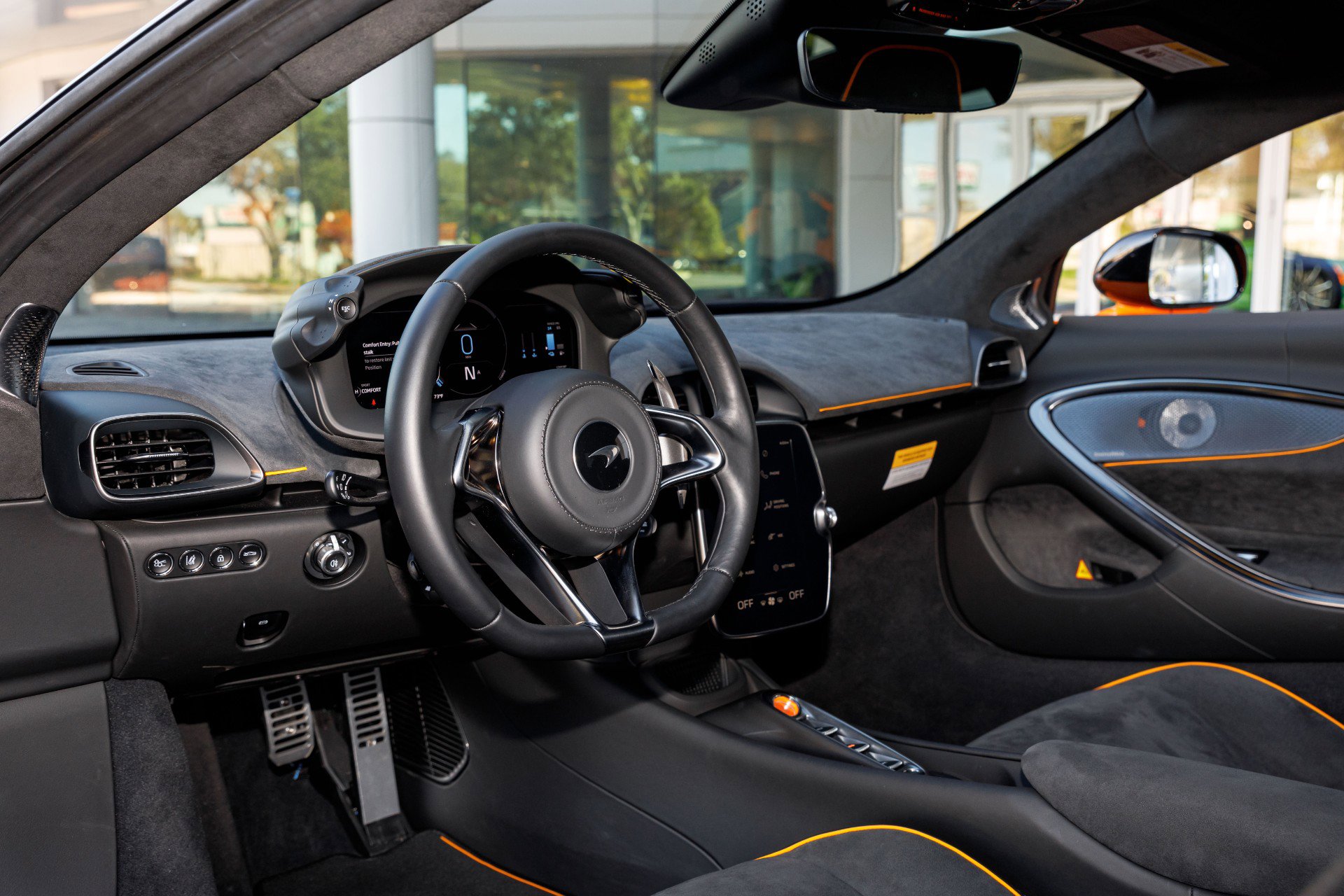 Used 2025 McLaren Artura image 36