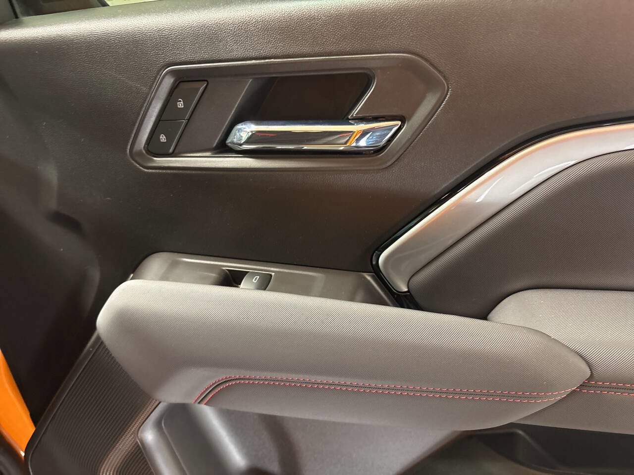 Used 2025 Chevrolet Colorado Z71 w/ Z71 Convenience Package 2 image 15