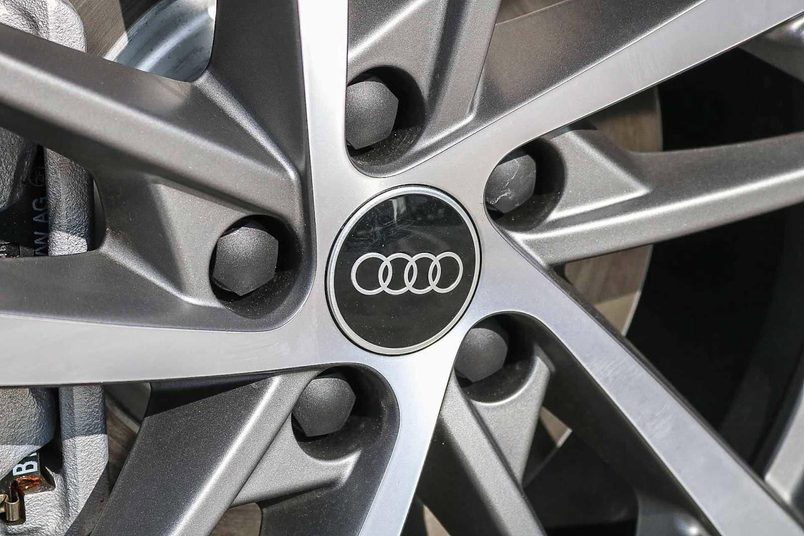 Used 2025 Audi Q3 2.0T Premium w/ Convenience Plus Package AWD/4WD image 15