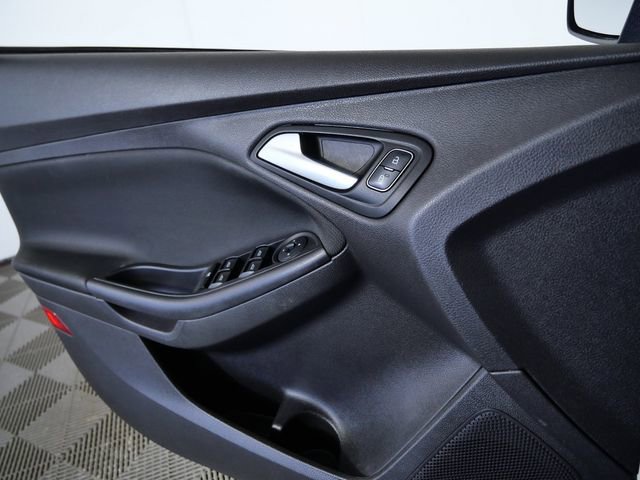 Used 2015 Ford Focus SE w/ Exterior Protection Package image 27