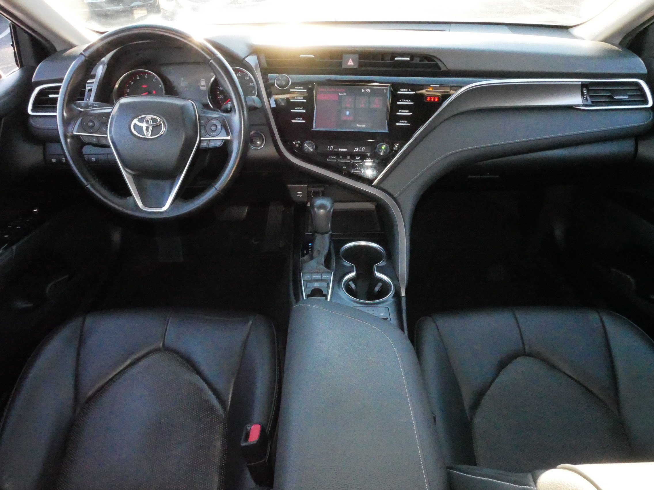 Used 2018 Toyota Camry XSE FWD image 10