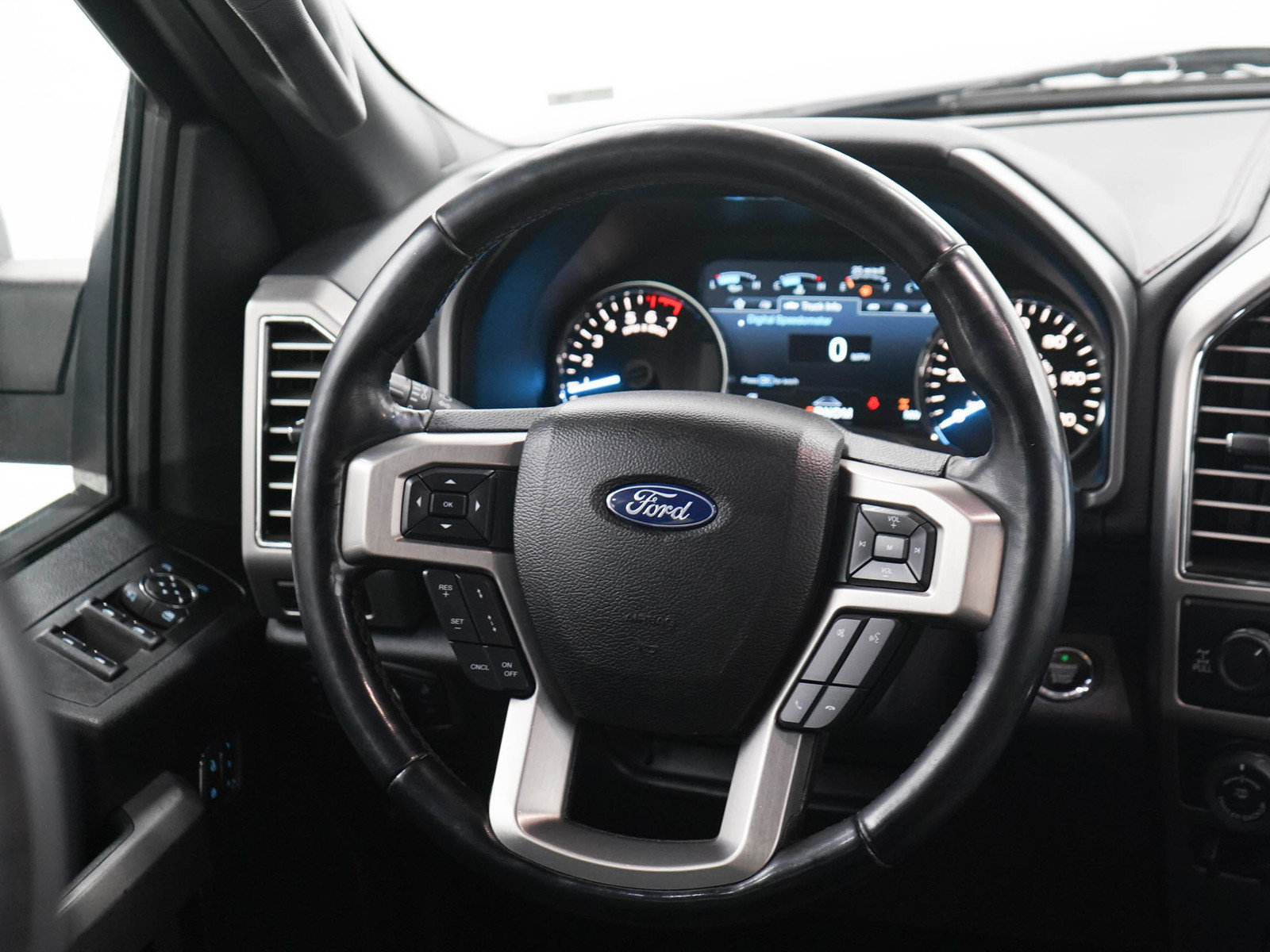 Used 2018 Ford F150 Platinum w/ Equipment Group 701A Luxury AWD/4WD image 14