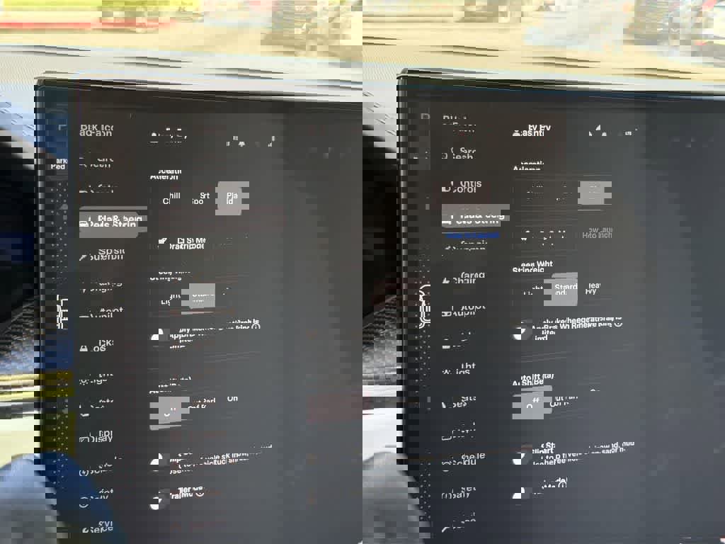 Used 2022 Tesla Model X Plaid image 19