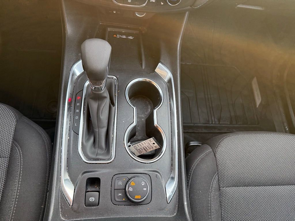 Used 2023 Chevrolet Traverse LT w/ Rear Camera Mirror Package image 12