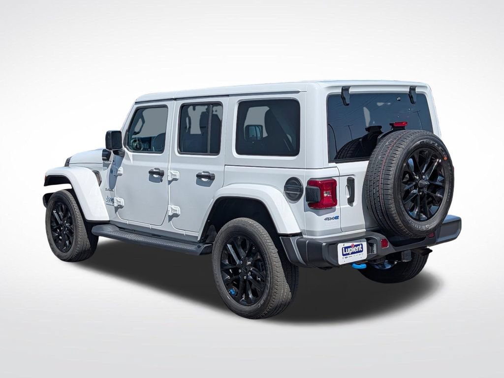 Used 2023 Jeep Wrangler Unlimited Sahara w/ Cold Weather Group AWD/4WD image 9