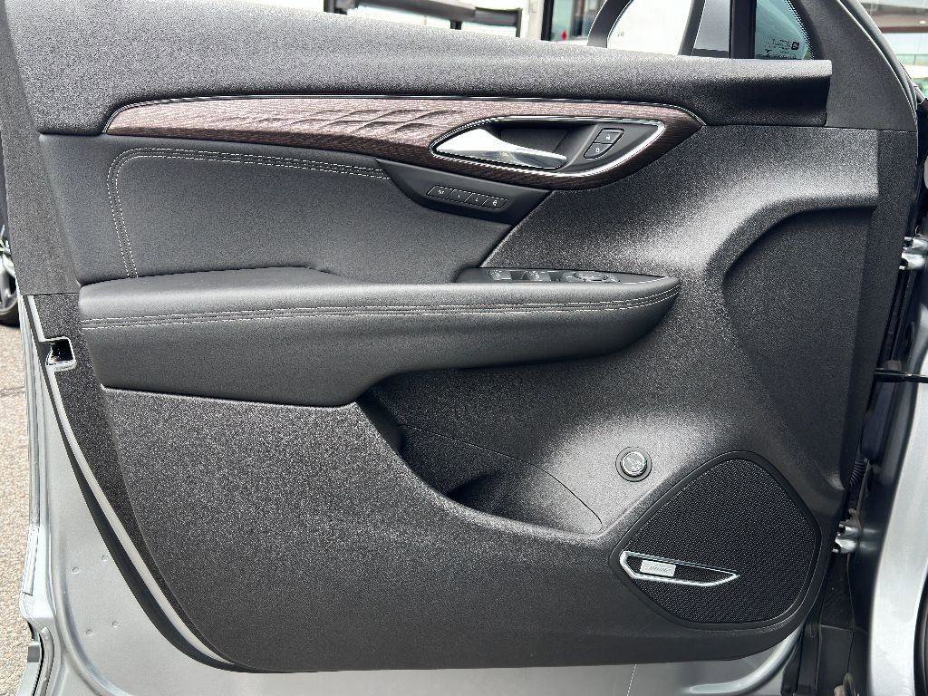 Used 2023 Buick Envision Avenir image 17
