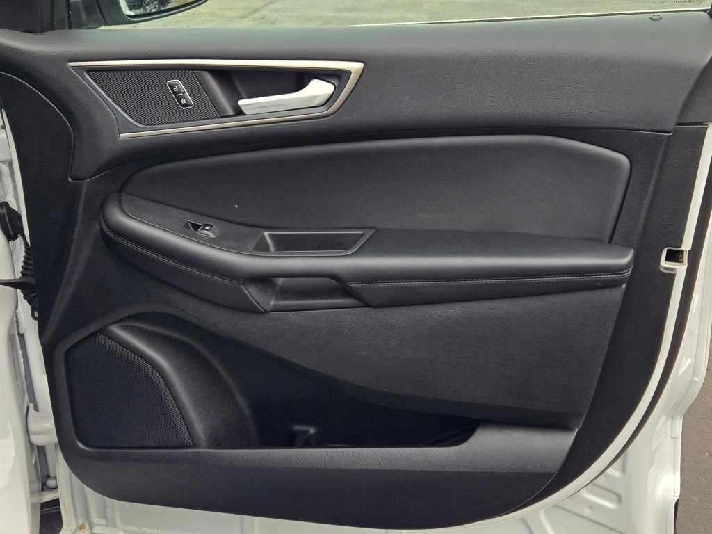 Used 2024 Ford Edge SEL image 5