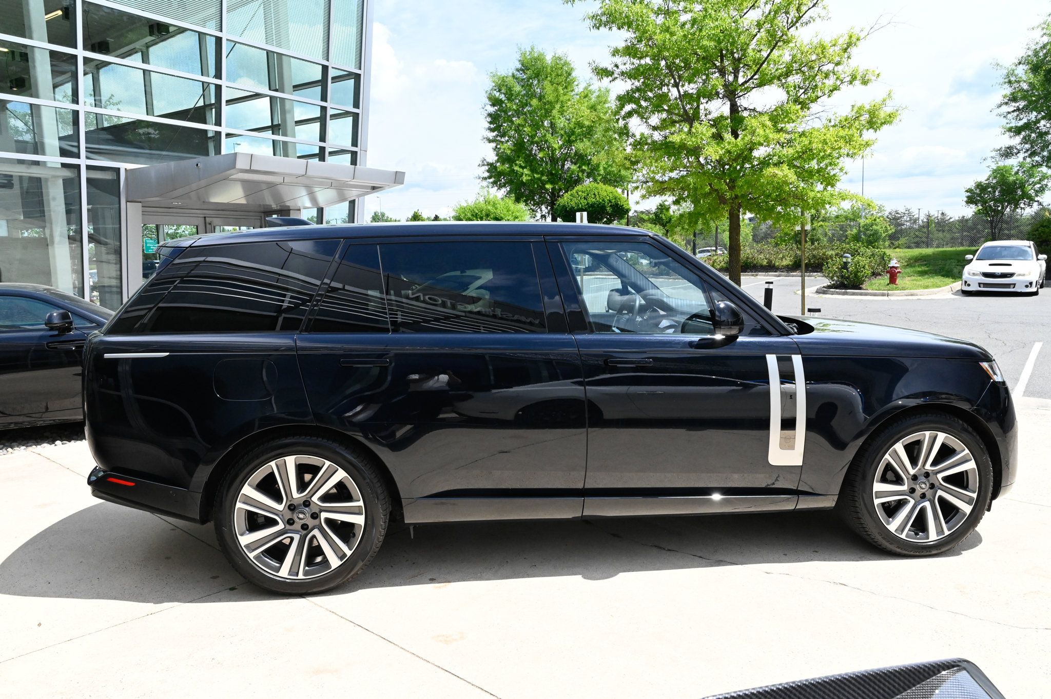 Used 2023 Land Rover Range Rover SV AWD/4WD image 4