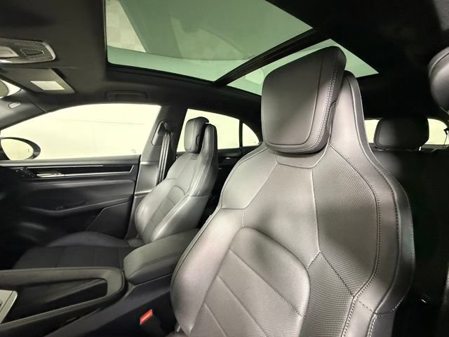Used 2025 Porsche Macan 4S Electric AWD/4WD image 17