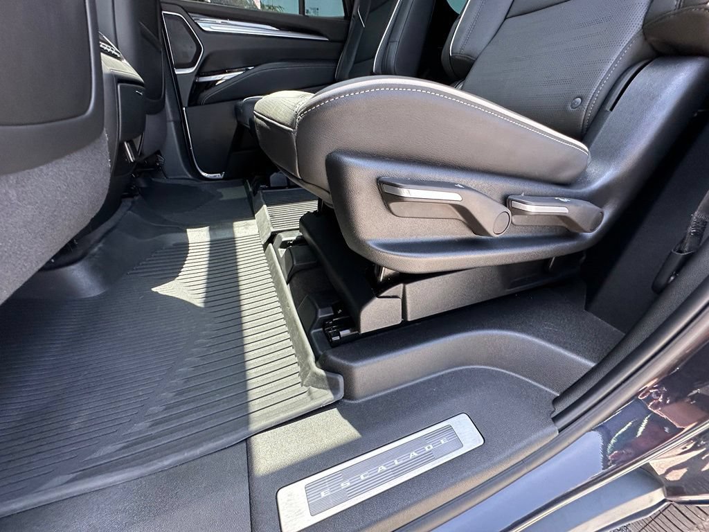 Used 2025 Cadillac Escalade Sport RWD image 29