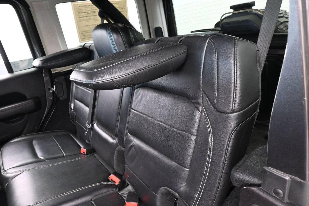 Used 2018 Jeep Wrangler Unlimited Sahara AWD/4WD image 30
