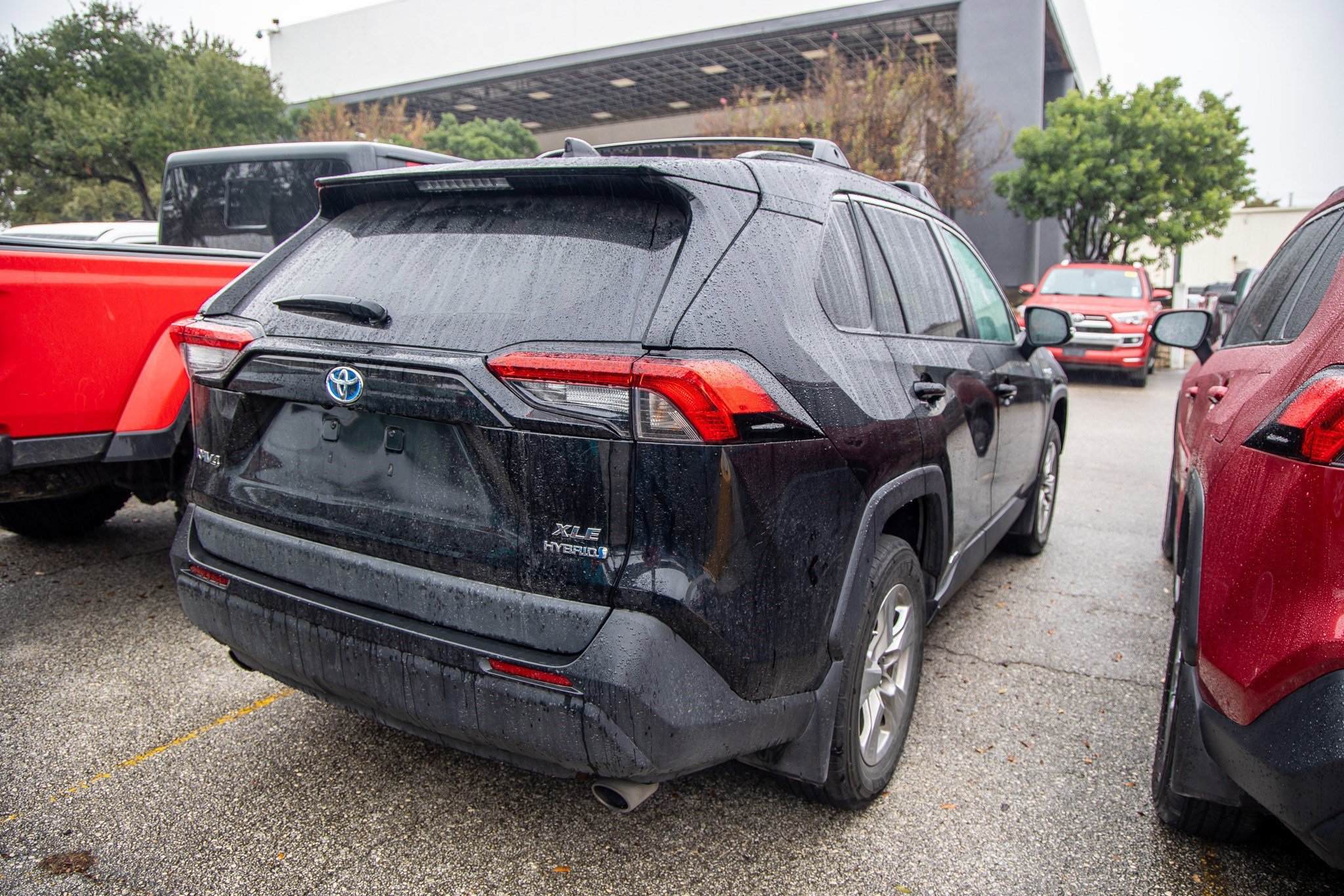 Used 2021 Toyota RAV4 XLE image 9