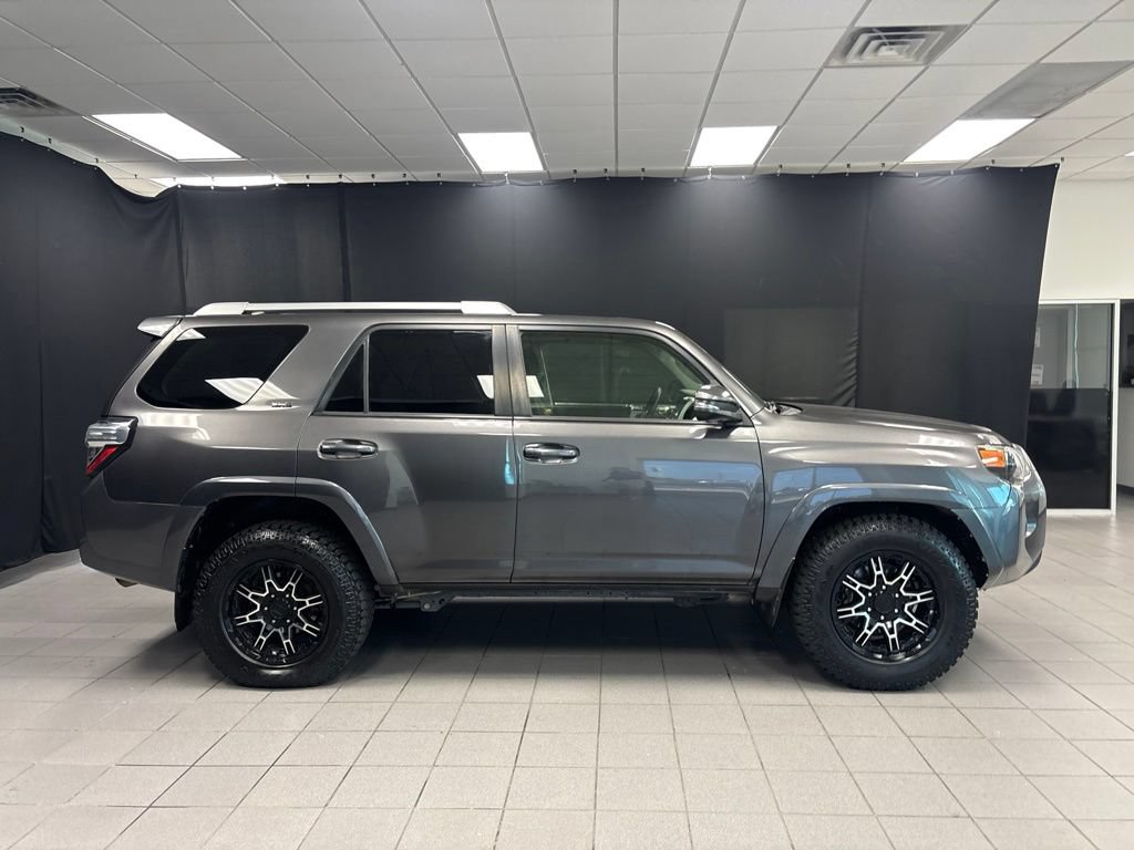 Used 2018 Toyota 4Runner SR5 Premium RWD image 2
