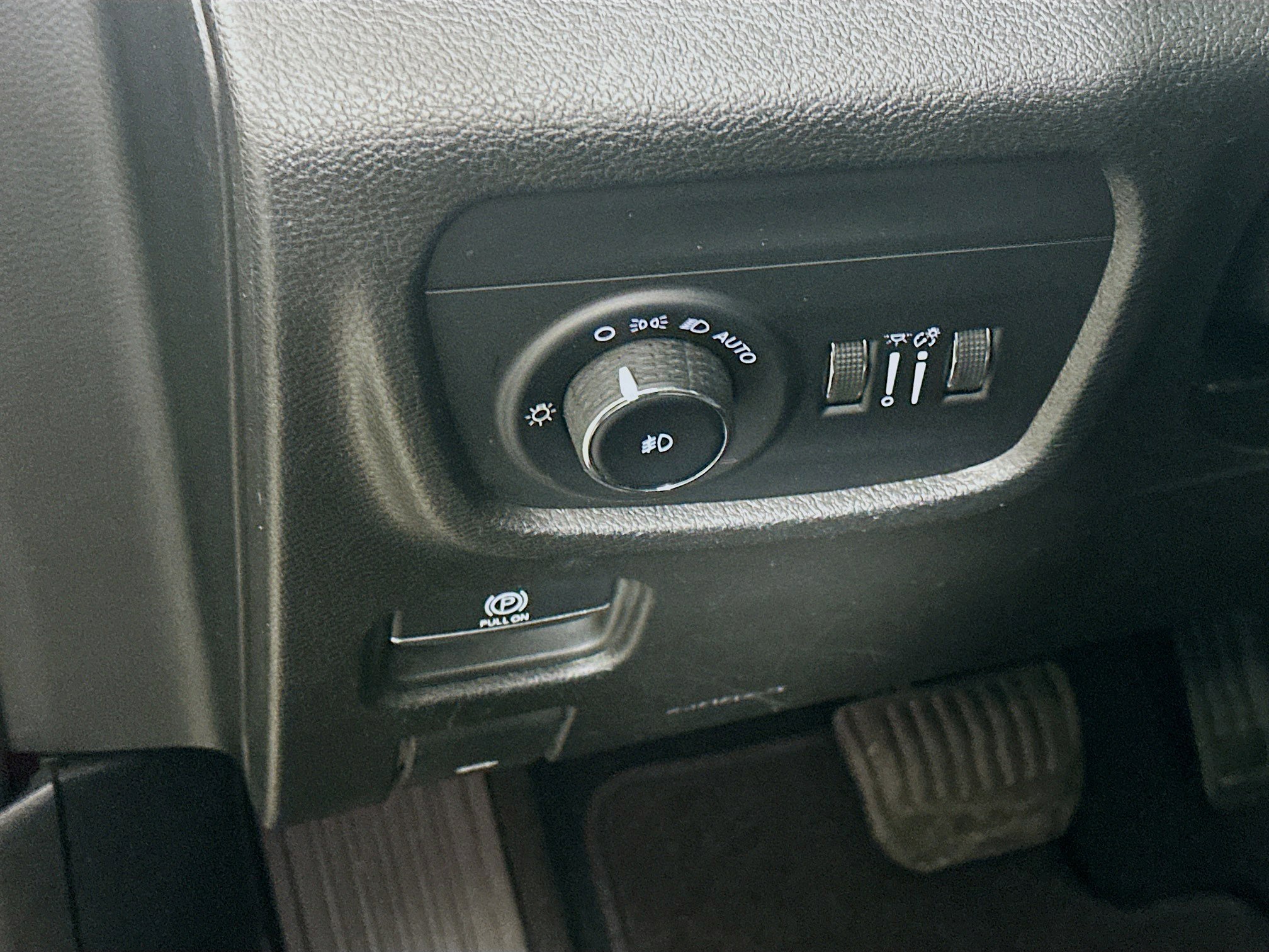 Used 2023 Jeep Grand Cherokee Limited AWD/4WD image 17