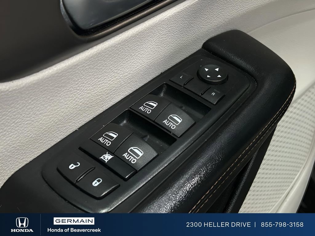 Used 2017 Chrysler Pacifica Touring-L image 15