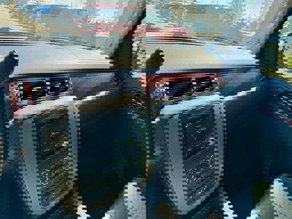 Used 2013 GMC Yukon XL SLT AWD/4WD image 18