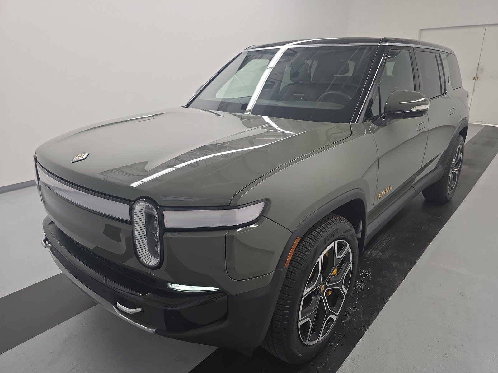 Used 2023 Rivian R1S Launch Edition