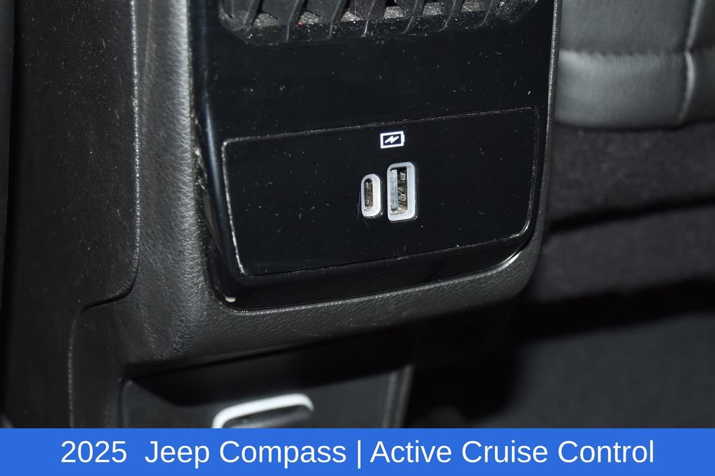 Used 2025 Jeep Compass Latitude w/ Sun & Sound Group AWD/4WD image 27