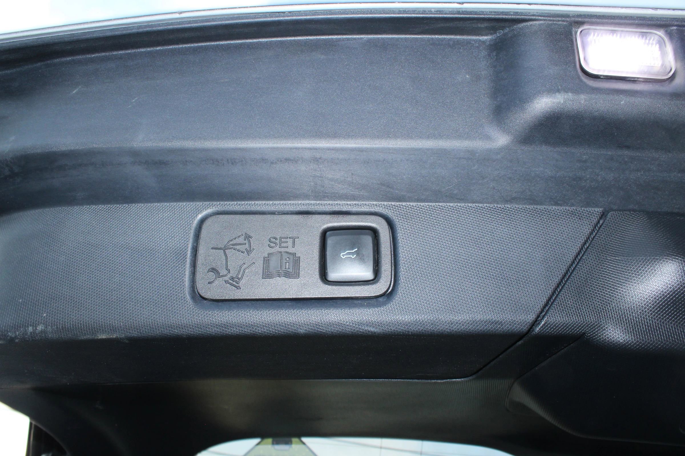 Used 2021 Ford Mustang Mach-E Premium image 4