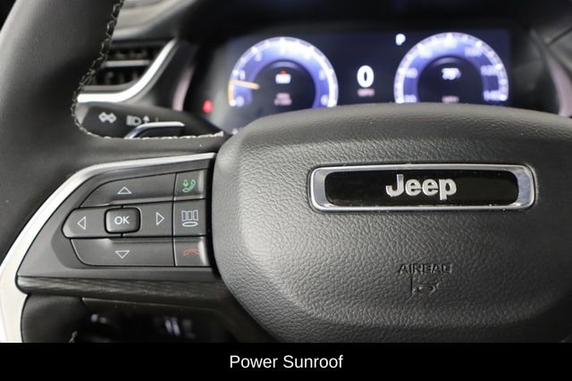 Used 2025 Jeep Grand Cherokee Altitude AWD/4WD image 8