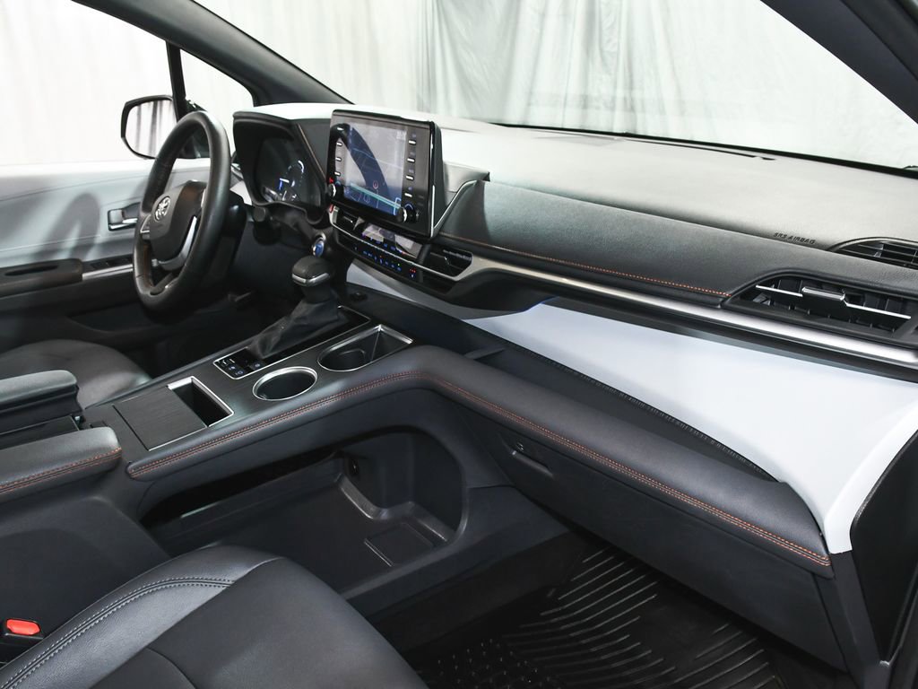 Used 2024 Toyota Sienna XSE image 53