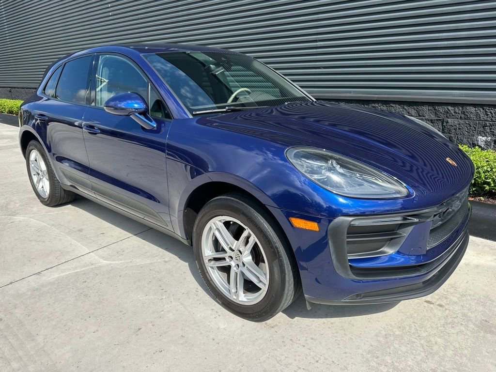 Certified 2022 Porsche Macan AWD/4WD image 11