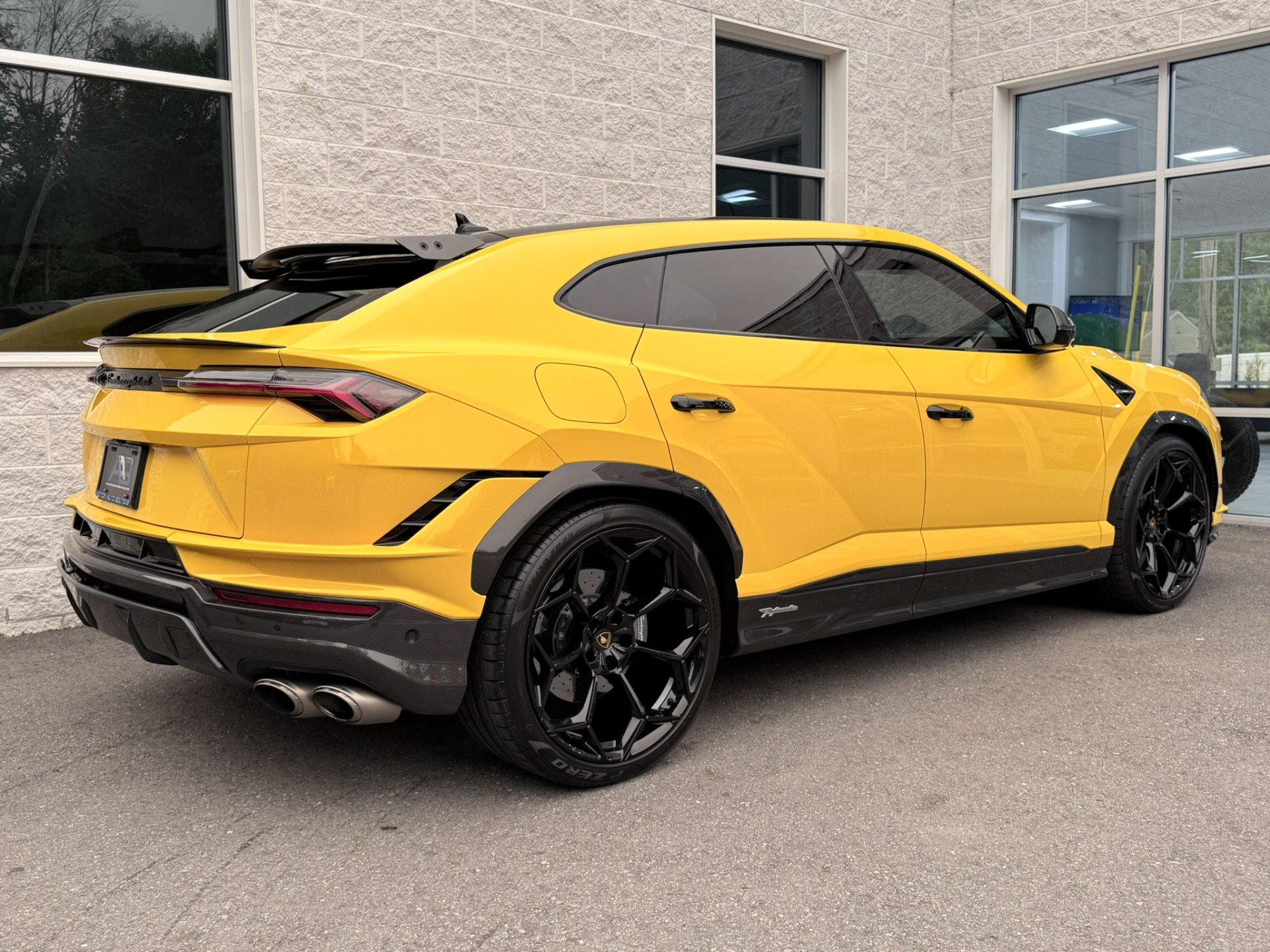 Used 2023 Lamborghini Urus Performante AWD/4WD image 40