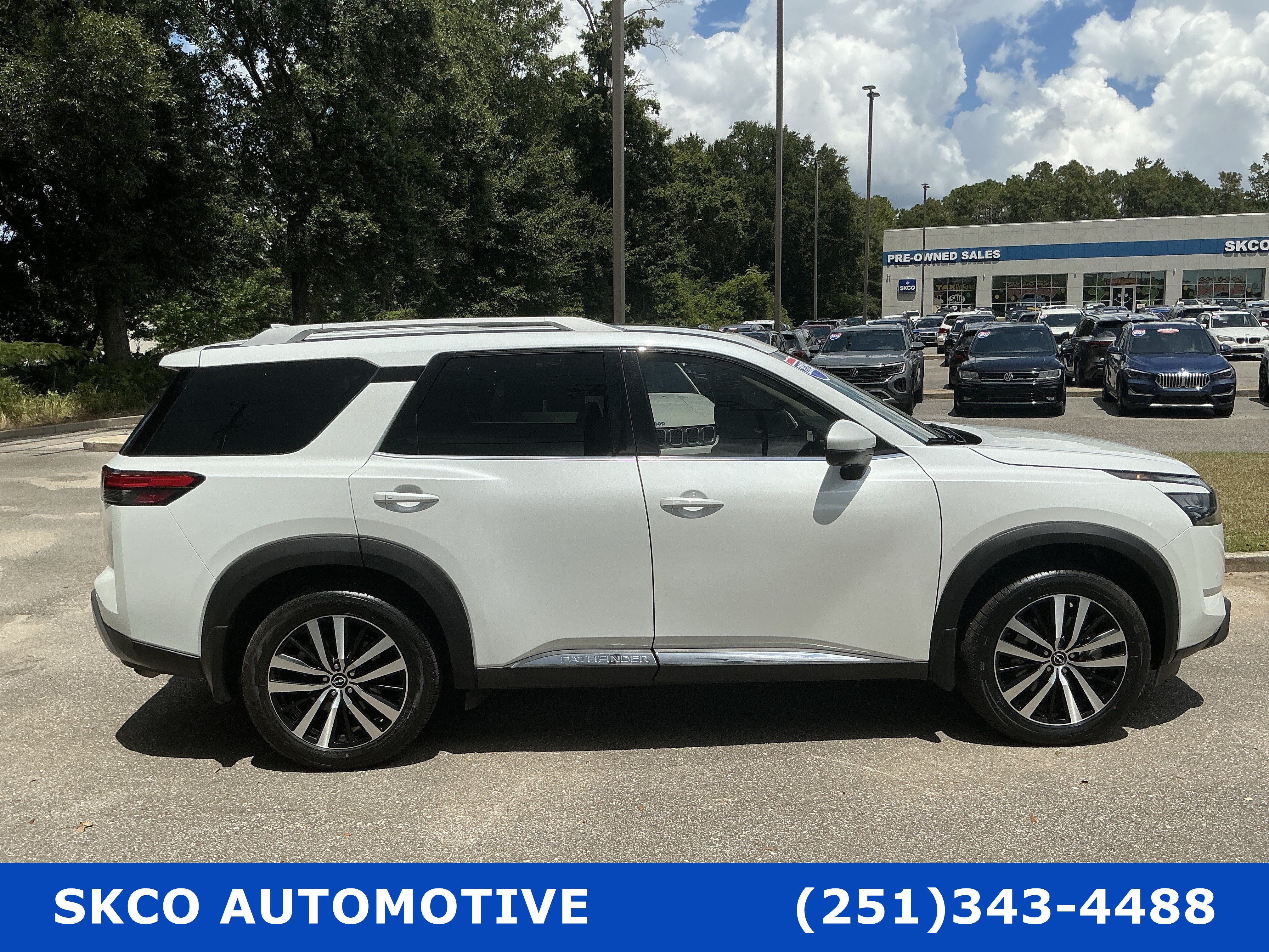 Used 2025 Nissan Pathfinder Platinum FWD image 6