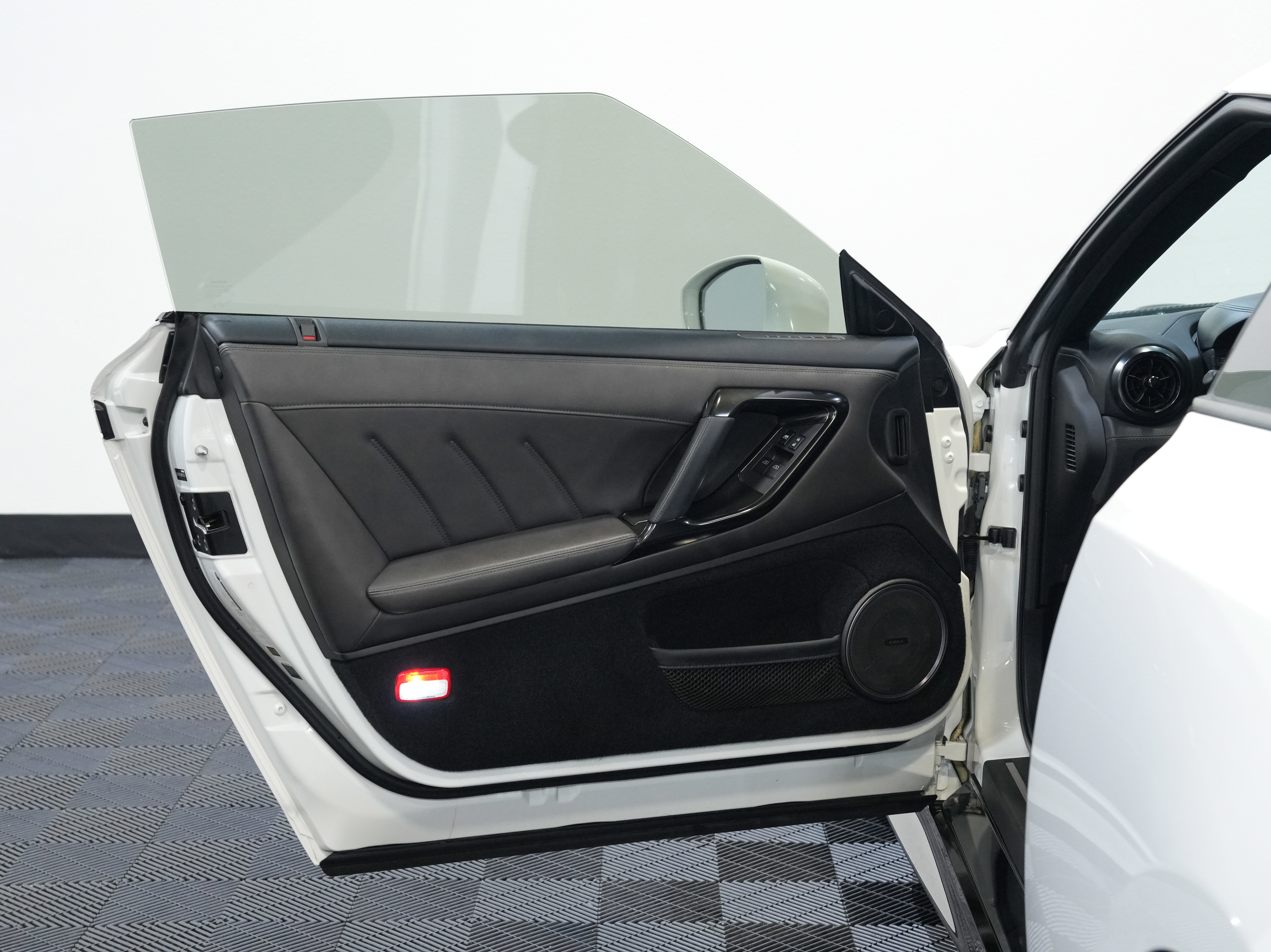 Used 2021 Nissan GT-R Premium image 22