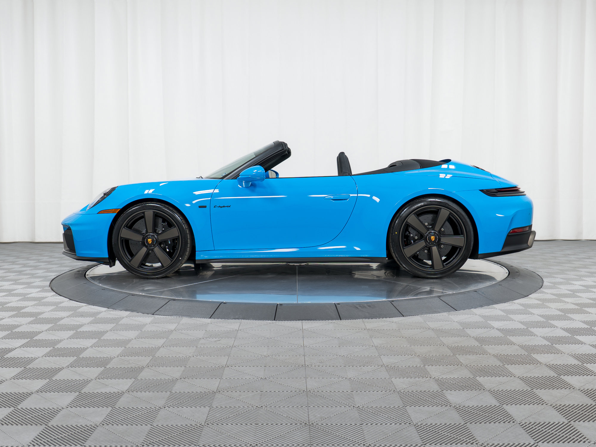 Used 2026 Porsche 911 GTS image 2