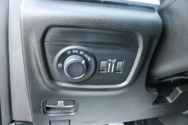 Used 2024 Jeep Grand Cherokee Laredo RWD image 15