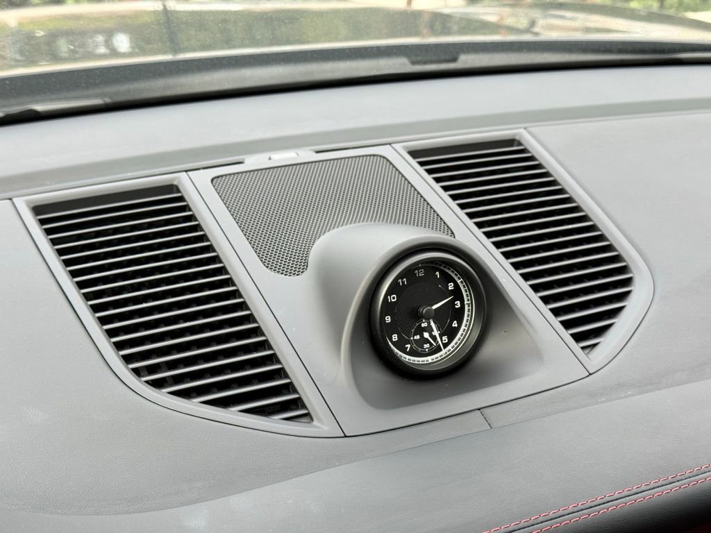 Used 2025 Porsche Macan image 18