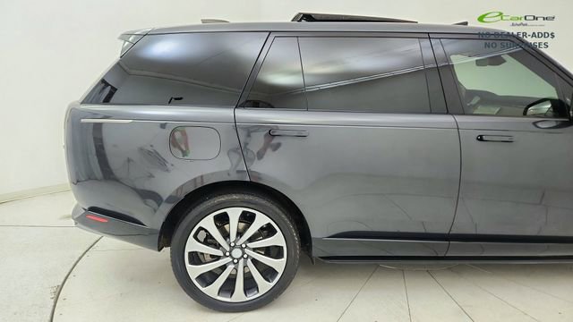 Used 2023 Land Rover Range Rover Long Wheelbase SE image 12