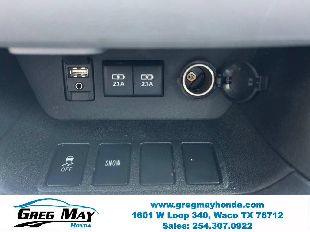 Used 2017 Toyota Highlander Plus FWD image 30