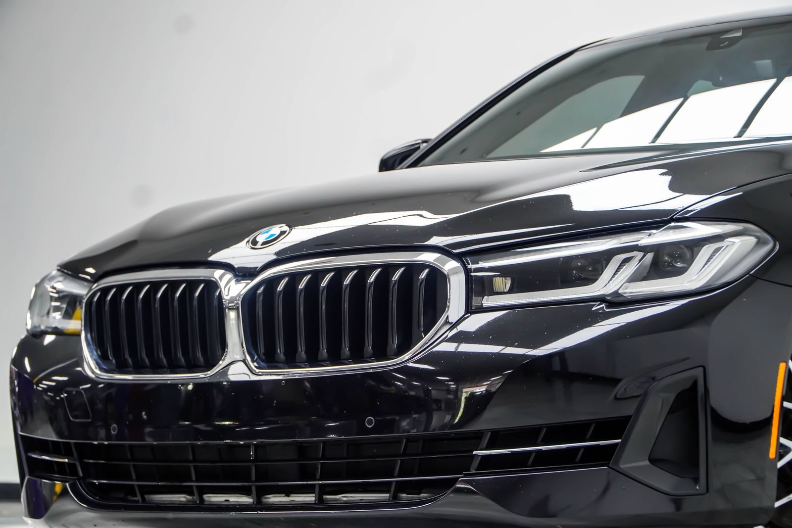 Used 2021 BMW 540i xDrive w/ Premium Package AWD/4WD image 2