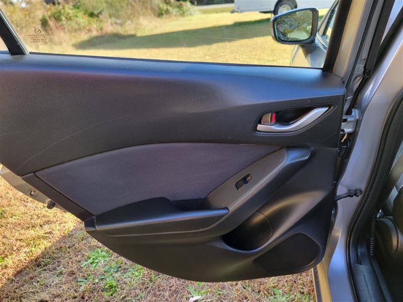 Used 2014 MAZDA MAZDA3 i Touring w/ Technology Package image 16