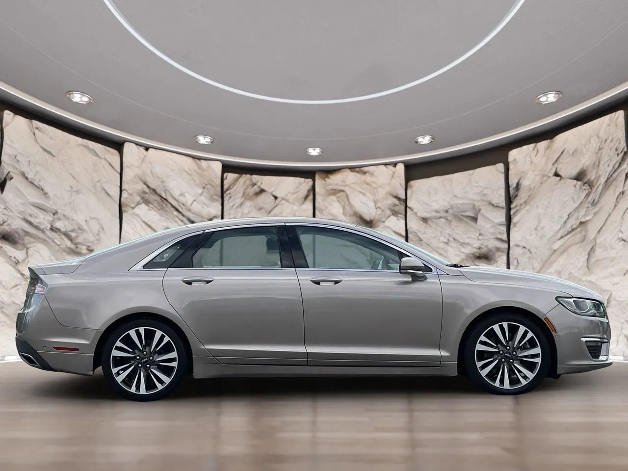 Used 2018 Lincoln MKZ Reserve w/ Luxury Package FWD image 4