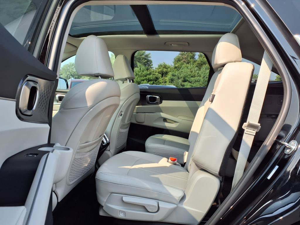 Used 2025 Kia Sorento EX w/ Panoramic Sunroof Package image 27