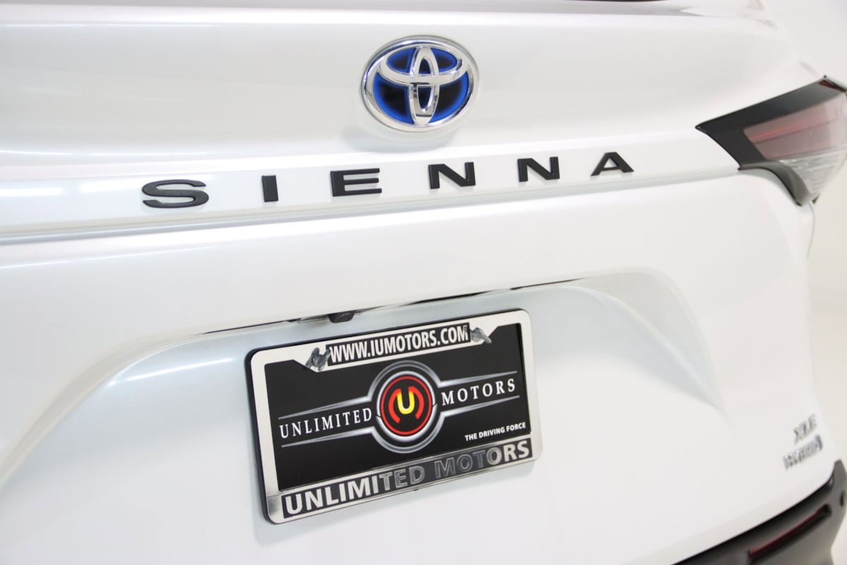Used 2023 Toyota Sienna XLE FWD image 69