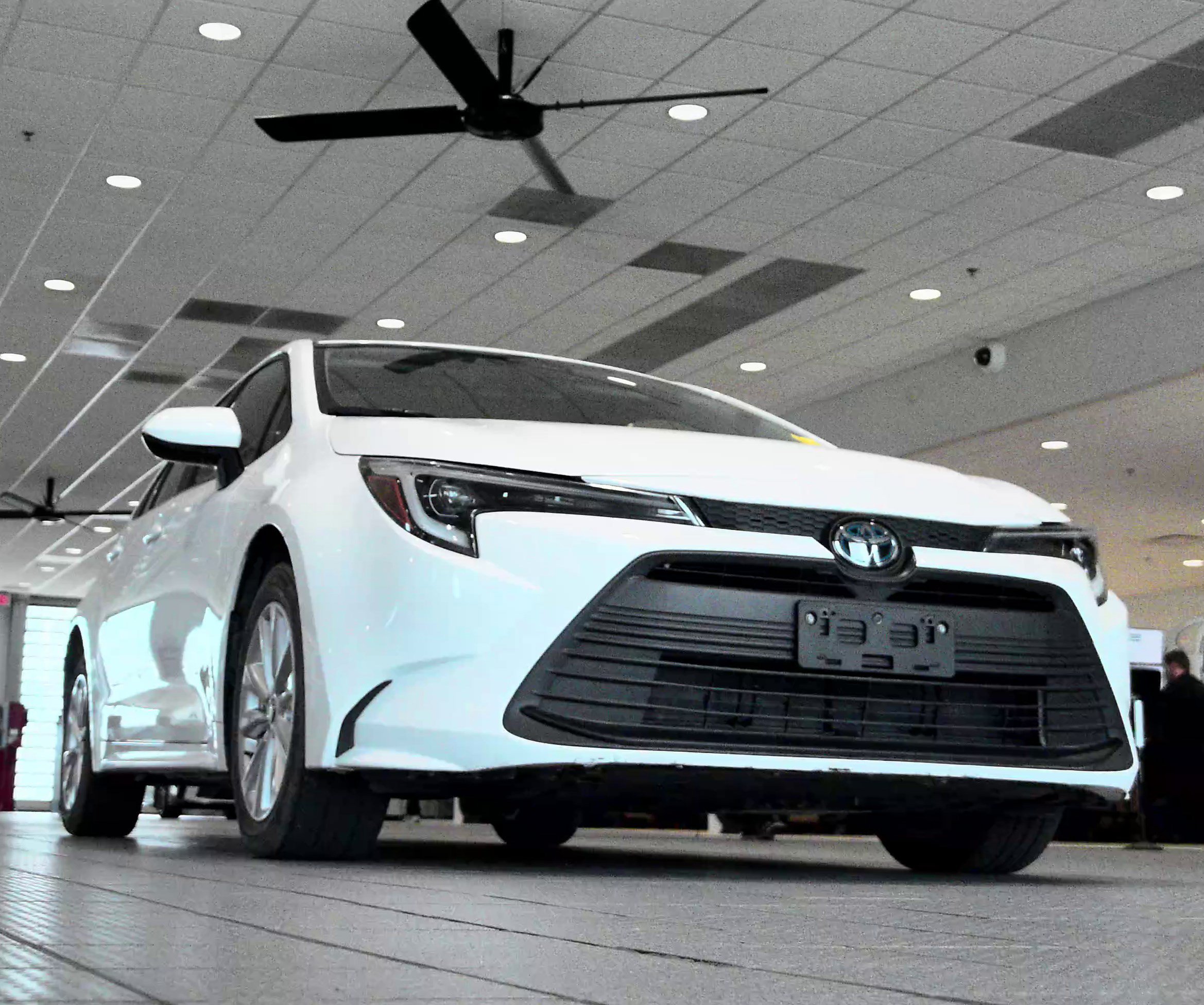 Used 2024 Toyota Corolla LE w/ LE Convenience Package FWD image 42