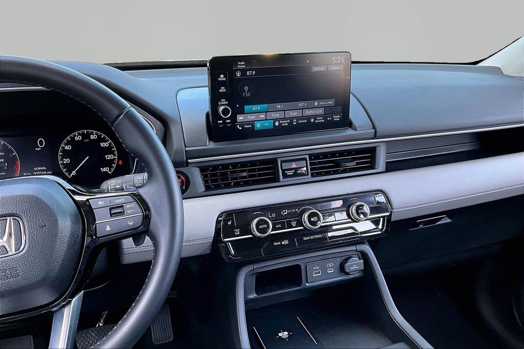 Used 2025 Honda Pilot EX-L image 10