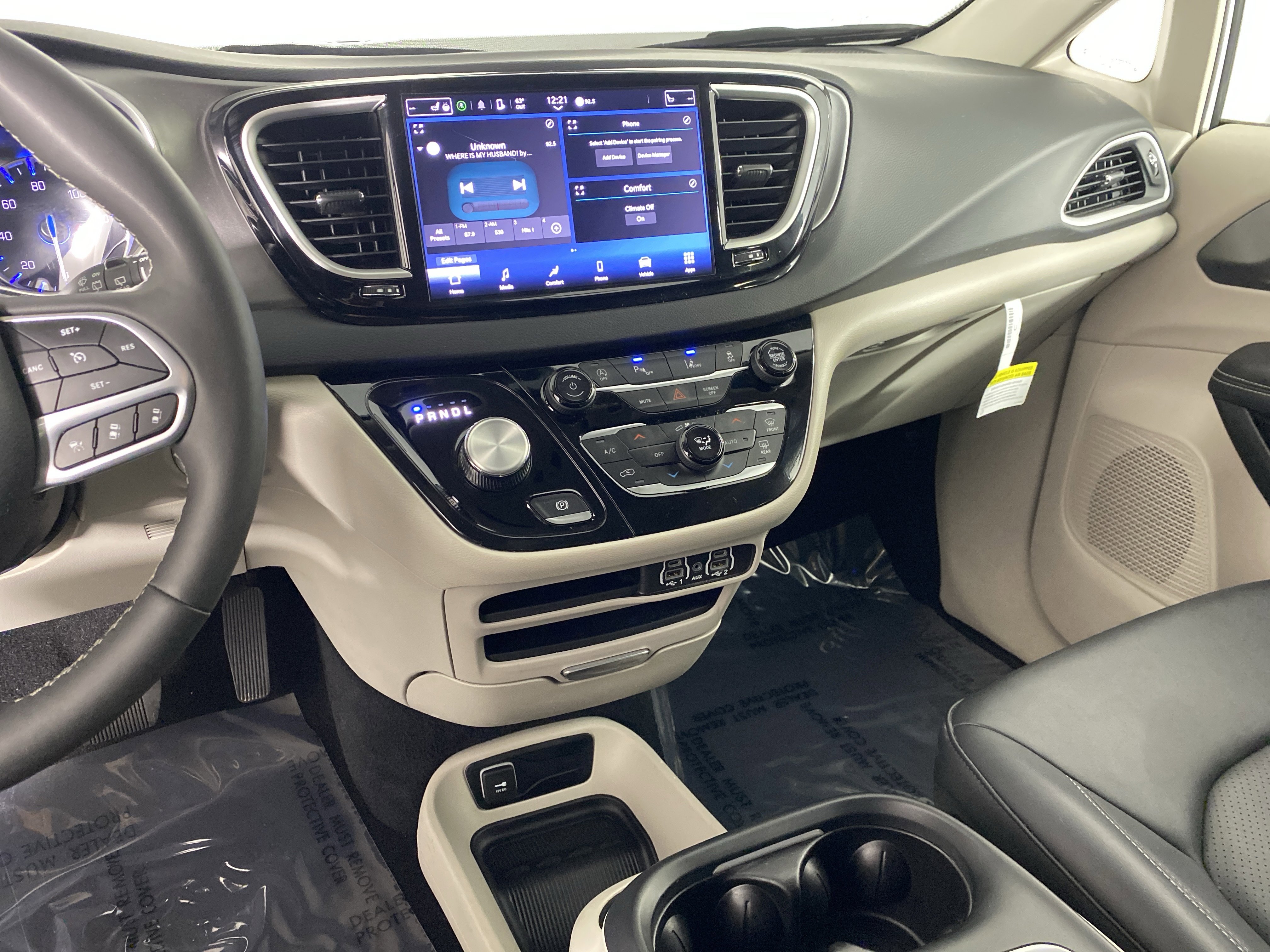 Used 2024 Chrysler Pacifica Touring-L image 39