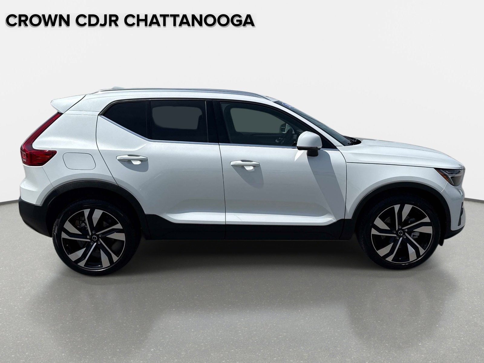 Used 2023 Volvo XC40 B4 Plus w/ Protection Package Premier FWD image 4