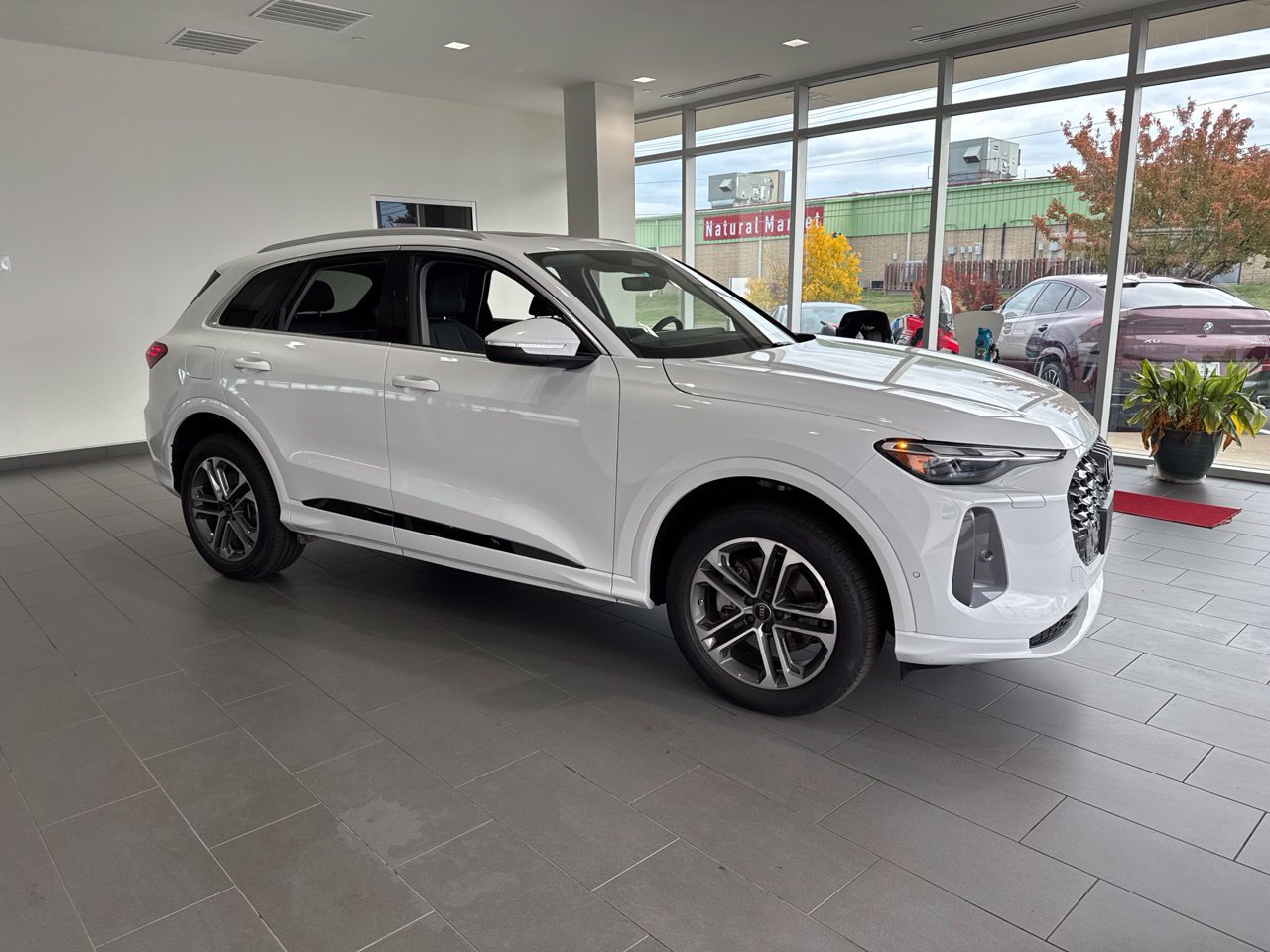 Used 2025 Audi Q5 Premium AWD/4WD image 1
