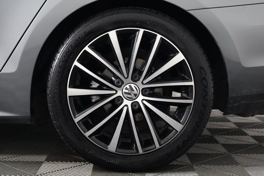 Used 2016 Volkswagen Jetta Sport w/ Lighting Package FWD image 17