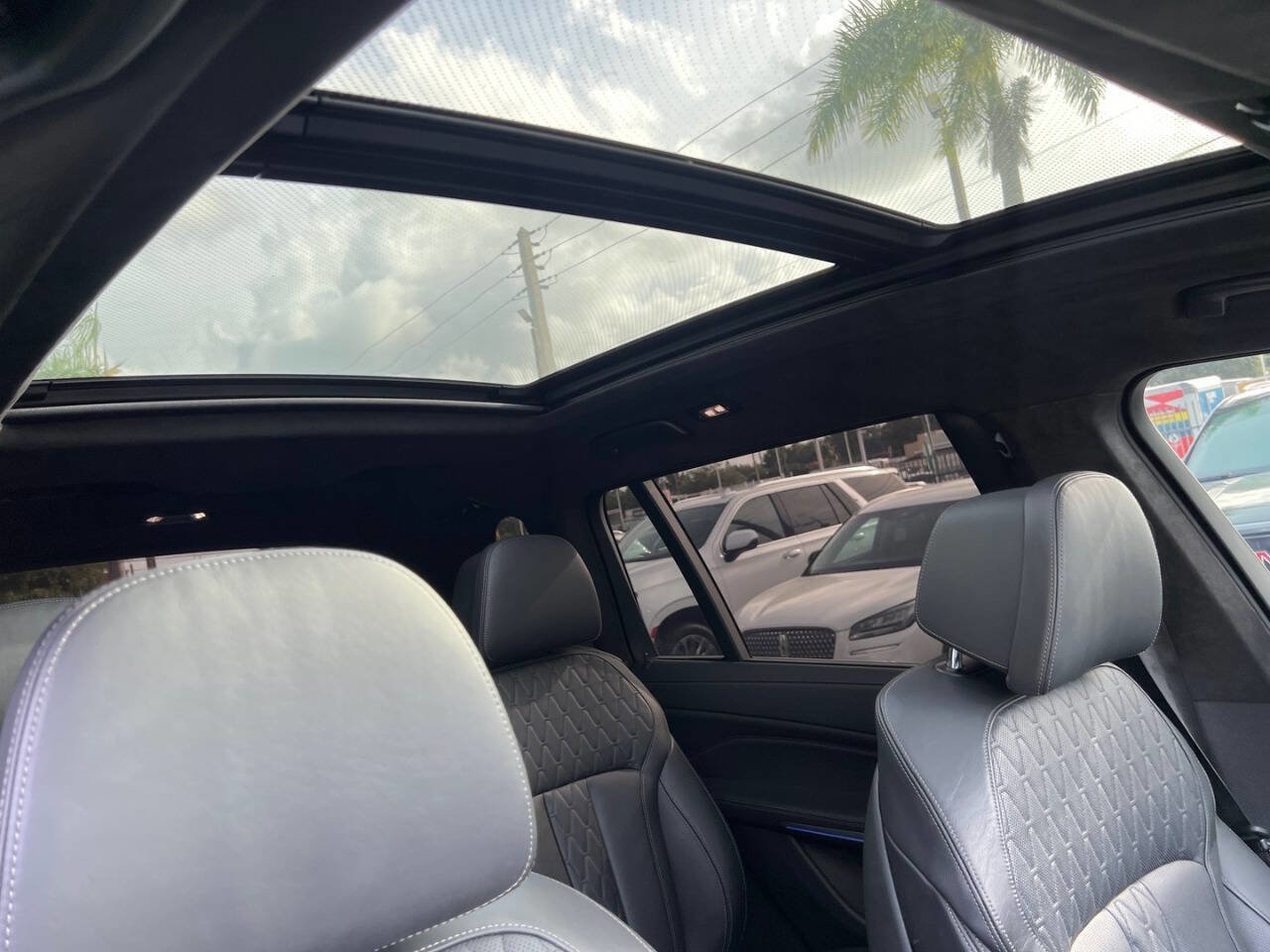 Used 2021 BMW X7 M50i w/ Dynamic Handling Package image 16