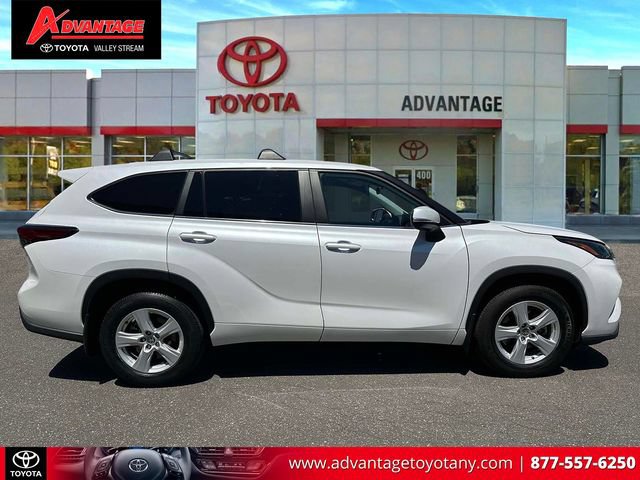 Used 2023 Toyota Highlander LE AWD/4WD image 5