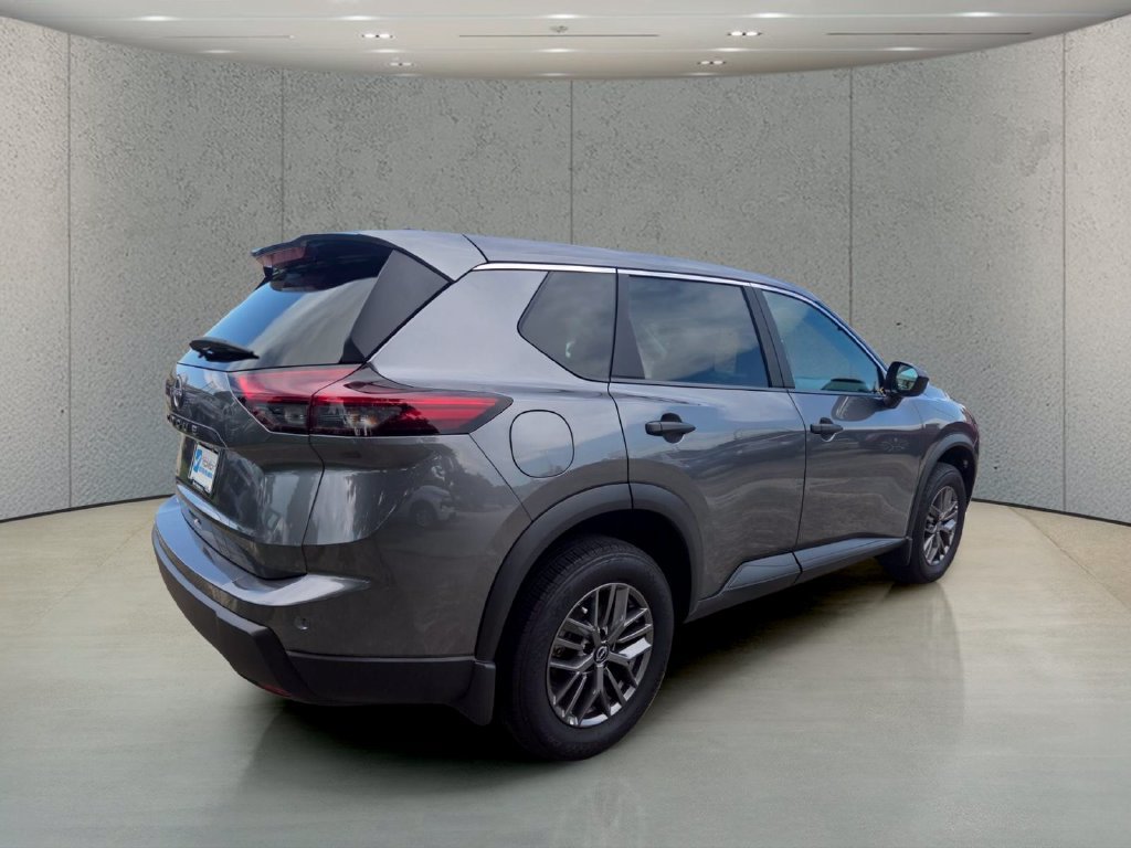 Used 2026 Nissan Rogue S FWD image 5